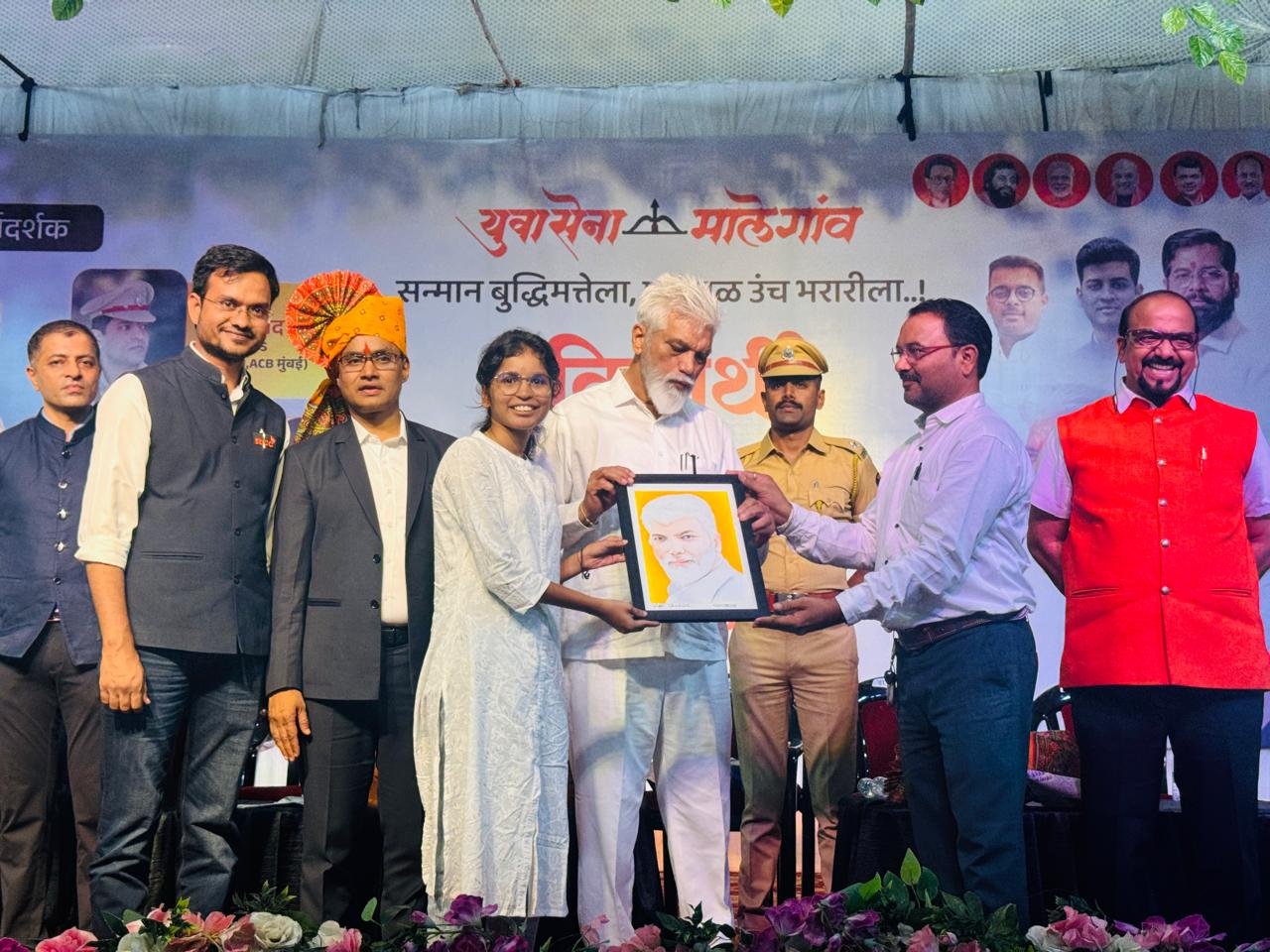 मा. श्री. अविष्कार अनिता दादाजी भुसे यांच्यातर्फे मालेगाव तालुक्यातील 10 वी, 12वी व स्पर्धा परीक्षेत घवघवीत यश प्राप्त